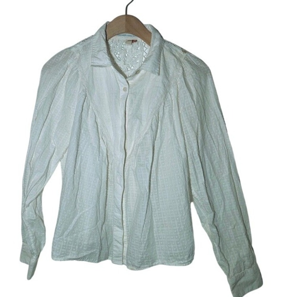 White Textured Button Up Shirt with Lace Back Detail xs Read